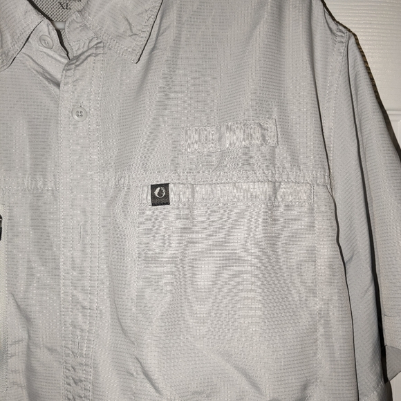 3 Fishing shirts - Picture 3 of 4